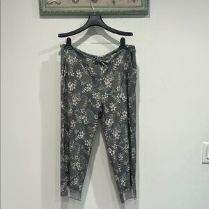 Chaser soft cozy casual tropical Floral Gray lounge ankle pants size medium new